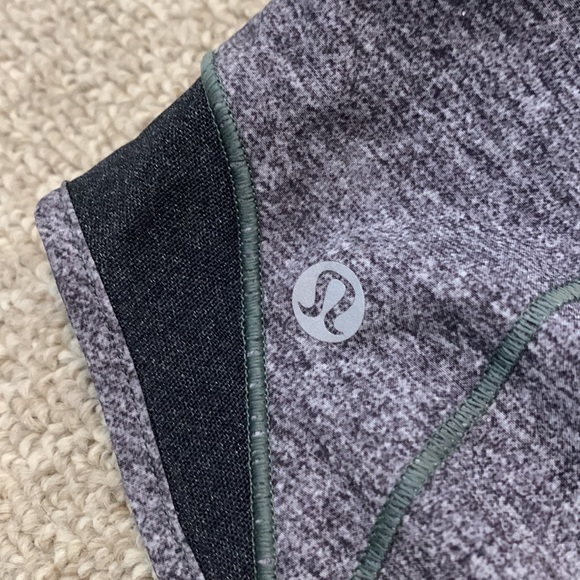 Lululemon Hotty Hot Low-Rise Lined Short 2.5” - Picture 3 of 6